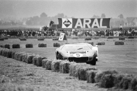 Paul Hawkins – Ford GT40.