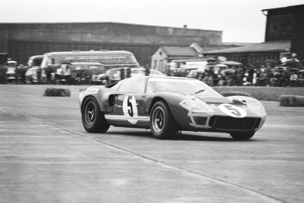 Paul Hawkins – Ford GT40.