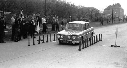 Krzysztof Woyciechowski i Marek Barański – Renault 8 Gordini.