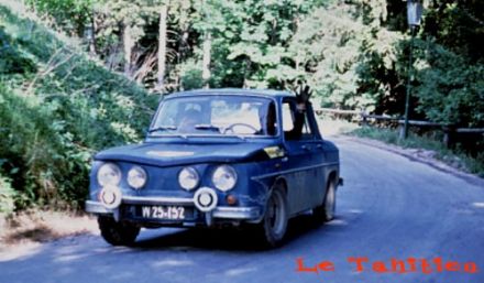 Walter Roser i Roman Loibnegger – Renault 8 Gordini.