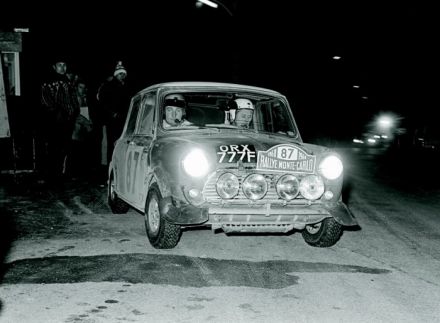 Paddy Hopkirk i Ronald Crellin – BMC Mini Cooper S.