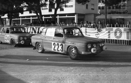 Nr.223. Dag Johannessen i Gilbert Hansen, nr.224. John Unnerud i Monty Karlan – Renaulty 8 Gordini.