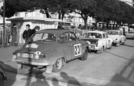 Nr.231. Carl Orrenius i Arne Hertz – Saab 96 V4, nr.229. Oldřich Horsak i Jiři Motal – Škoda 1000 MB, nr.228. Leif Vold Johansen i John W.Haraldsen – Saab 96 V4. 