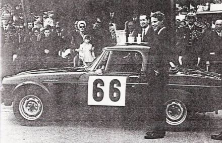 Hannu Mikkola i Anssi Järvi – Datsun 2000.