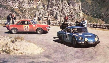 Nr.47. Jean Pierre Nicolas i Claude Roure – Alpine Renault A 110/1300, nr.54. Rene Trautmann i Claudine Bouchet – Lancia Fulvia 1.3 coupe. 