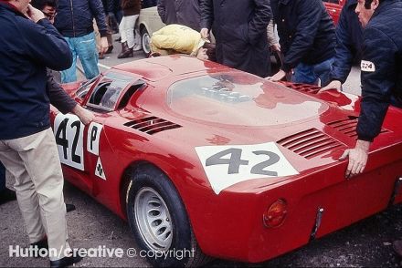 Nino Vaccarella i Richard Attwood – Alfa Romeo 33.