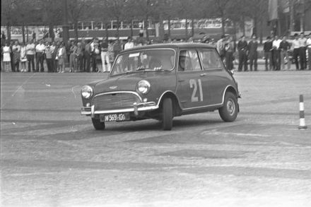 Zofia Kwaśniewska - Austin Mini 1000.