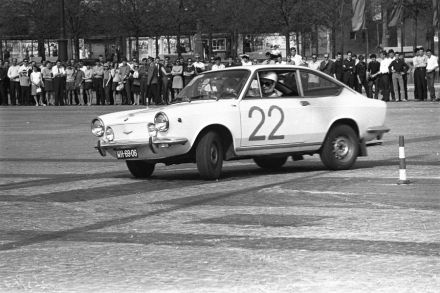 Anna Porowska i Grażyna Górajek – Fiat 850 Sport.