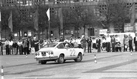 Anna Porowska i Grażyna Górajek – Fiat 850 Sport. 