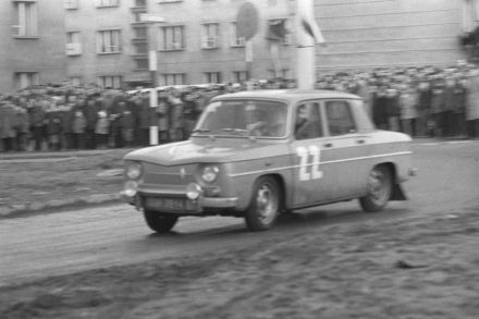 Franciszek Aromiński i Dominik Mydlarski – Renault 10.