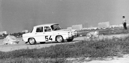 Andrzej Komorowski i Longin Bielak – Renaulty 8 Gordini.