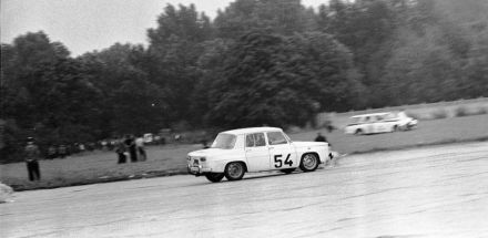 Andrzej Komorowski i Longin Bielak – Renaulty 8 Gordini.