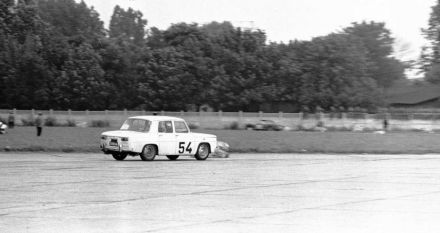 Andrzej Komorowski i Longin Bielak - Renault 8 Gordini.