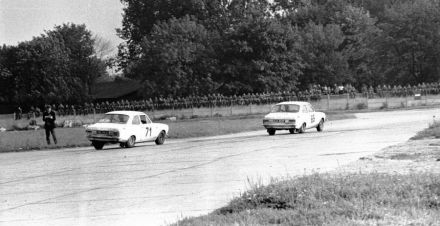 Margaret Lowrey i Patrica Wright – Ford Escort Twin Cam, Nicolas Ward i Brian Langley - Ford Escort TC.