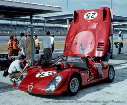 Eduardo Dibos Chappuis i Mario Calabattisti – Alfa Romeo T33/2.