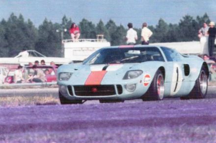 Jacky Ickx i Jackie Oliver – Ford GT 40.