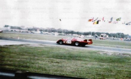Eduardo Dibos Chappuis i Mario Calabattisti – Alfa Romeo T33/2.