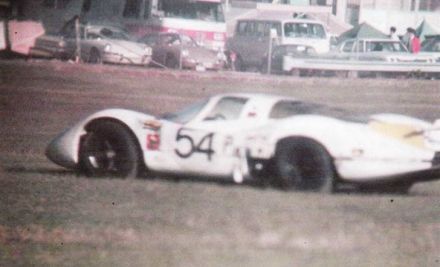 Rolf Stommelen i Kurt Ahrens jr – Porsche 908 LH.