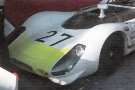 Rolf Stommelen i Joe Buzzetta – Porsche 908/02.