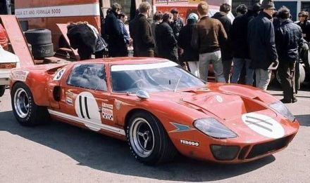 Jose Juncadella i Gordon Spice – Ford GT 40.
