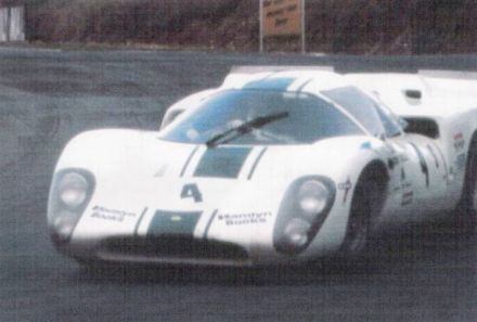 Peter Revson, Sten Axelsson i Denny Hulme – Lola T70 Mk.3B Chevrolet.