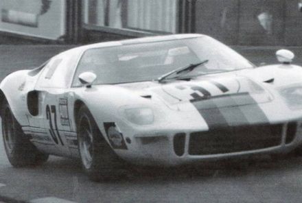 Helmut Kelleners i Reinhold Jöst – Ford GT 40.