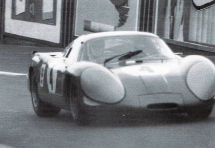 Jean Claude Andruet i Gijs van Lennep – Alpine A 220/69 Renault.