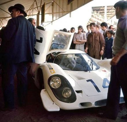 Rolf Stommelen i Kurt Ahrens jr. – Porsche 917 Lang Heck.