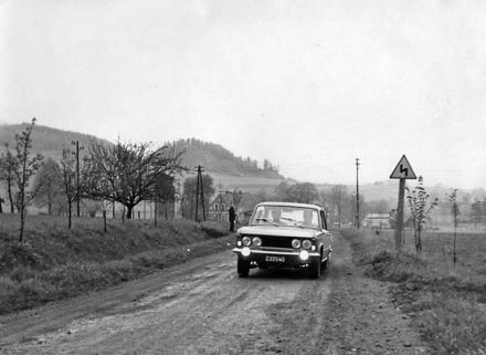 Krzysztof Komornicki i Błażej Krupa na samochodzie Polski Fiat 125p / 1500.