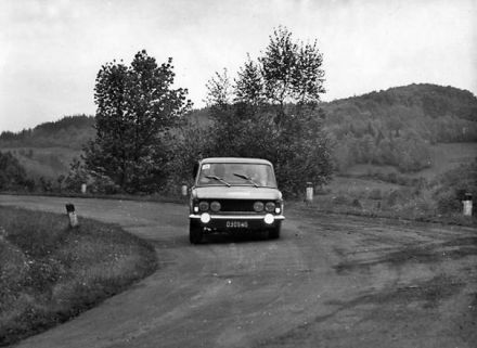 Krzysztof Komornicki i Błażej Krupa na samochodzie Polski Fiat 125p / 1500.