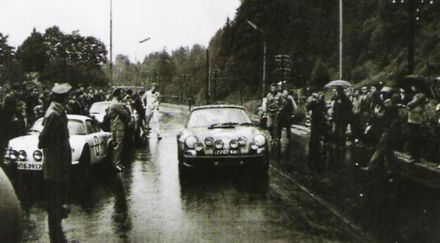 Sobiesław Zasada i Ewa Zasada na samochodzie Porsche 911S, nr.8 Dimiter Prodanow i Tzvetan Doijtschinow na samochodzie Alpine Renault A110.