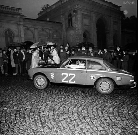Mario Graziani i Józef Ważny na samochodzie Alfa Romeo GTV.