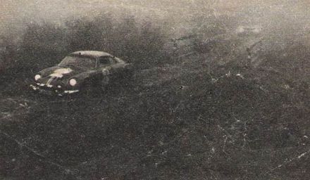 Radoslaw Petkov i Konstantin Gurlew na samochodzie Alpine Renault A110.