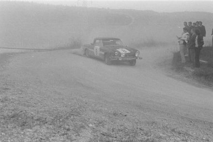  Raffaele Pinto i Luigi Macaluso – Fiat 124 Sport Spyder.