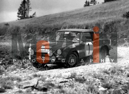 Hakan Lindberg i Helmut Eisendle na samochodzie Fiat 124 Sport Spyder.