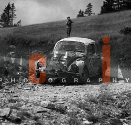 Herbert Grünsteidl i Georg Hopf na samochodzie VW 1302S.