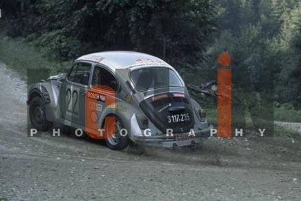 Gernot Fischer i Wolfgang Tazl na samochodzie VW 1302S.