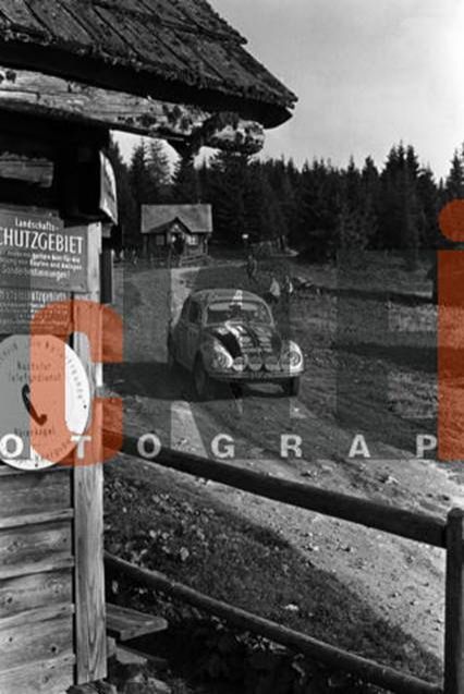 Günther Janger i Harald Gottlieb na samochodzie VW 1302S.