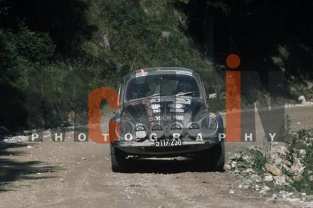 Herbert Grünsteidl i Georg Hopf na samochodzie VW 1302S.
