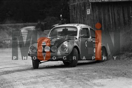 Günther Janger i Harald Gottlieb na samochodzie VW 1302 S.