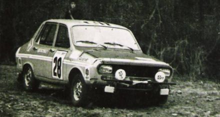 Jean Pierre Nicolas na samochodzie Renault 12 Gordini.