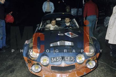 Bernard Darniche i Alain Mahe na samochodzie Alpine Renault A110.