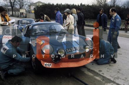 Bernard Darniche i Alain Mahe na samochodzie Alpine Renault A110.