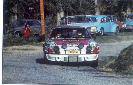 Gerard Larrousse i Christian Delferrier na samochodzie Porsche 911 Carrera RS.