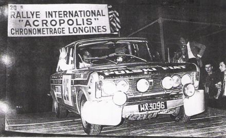 Andrzej Jaroszewicz i Andrzej Szulc na samochodzie Polski Fiat 125p.