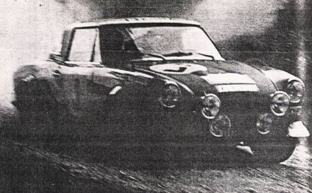 Rafaele Pinto i Gino Macaluso na samochodzie Fiat 124 Sport Spyder.