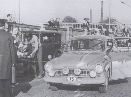 Klaus Dieter Krügel i Wolfgang Krügel na samochodzie Wartburg 311.