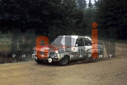 Henry Greder i Christian Delferrier na samochodzie Opel Ascona 1,9 SR.