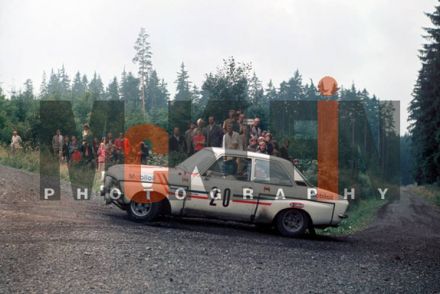 Marie Claudie Beaumont i Christine Giganot na samochodzie Opel Ascona 1,9 SR.