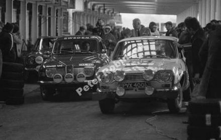 Ford Escort RS 1600 i Saab 96 V4 podczas BT.